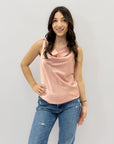 Top satin con scollo drappeggiato