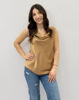 Top satin con scollo drappeggiato