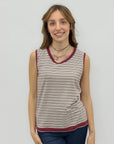 Maglia smanicata a righe con profili a contrasto