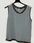 Maglia smanicata a righe con profili a contrasto