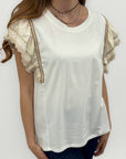 T-shirt Donna con Maniche Volant e Dettagli Ricamati