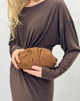 Clutch in vera pelle scamosciata Made in Italy con tracolla – Eleganza senza tempo