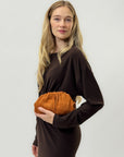 Clutch in vera pelle scamosciata Made in Italy con tracolla – Eleganza senza tempo