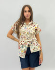 Camicia floreale con nodo