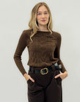 Maglia a treccia con dettagli classici