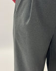 Pantaloni ampi in tessuto spigato con vita alta e linea elegante