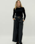 Pantaloni ampi in tessuto spigato con vita alta e linea elegante