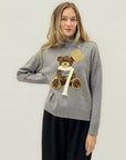 Maglione morbido con orsetto ricamato