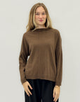 Maglione misto lana e cashmere con cucitura centrale – Comfort e raffinatezza
