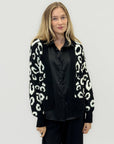 Cardigan maculato in maglia