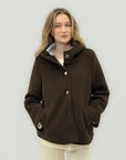 Giacca corta in Neoprene con Cappuccio – Moderna & Confortevole