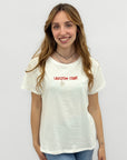 T-shirt Bianca con Scritta Ricamata "Lasciatemi Stare"