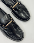 Mocassini neri con morsetto dorato – Eleganza classica e comfort quotidiano