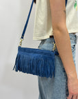 Borsa a tracolla in pelle scamosciata con frange – modello Wild West