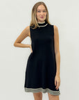 Abito smanicato con bordo a righe – Chic e minimal