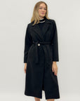 Cappotto lungo con cintura e dettagli dorati - Eleganza e calore