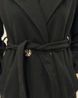 Cappotto lungo con cintura e dettagli dorati - Eleganza e calore