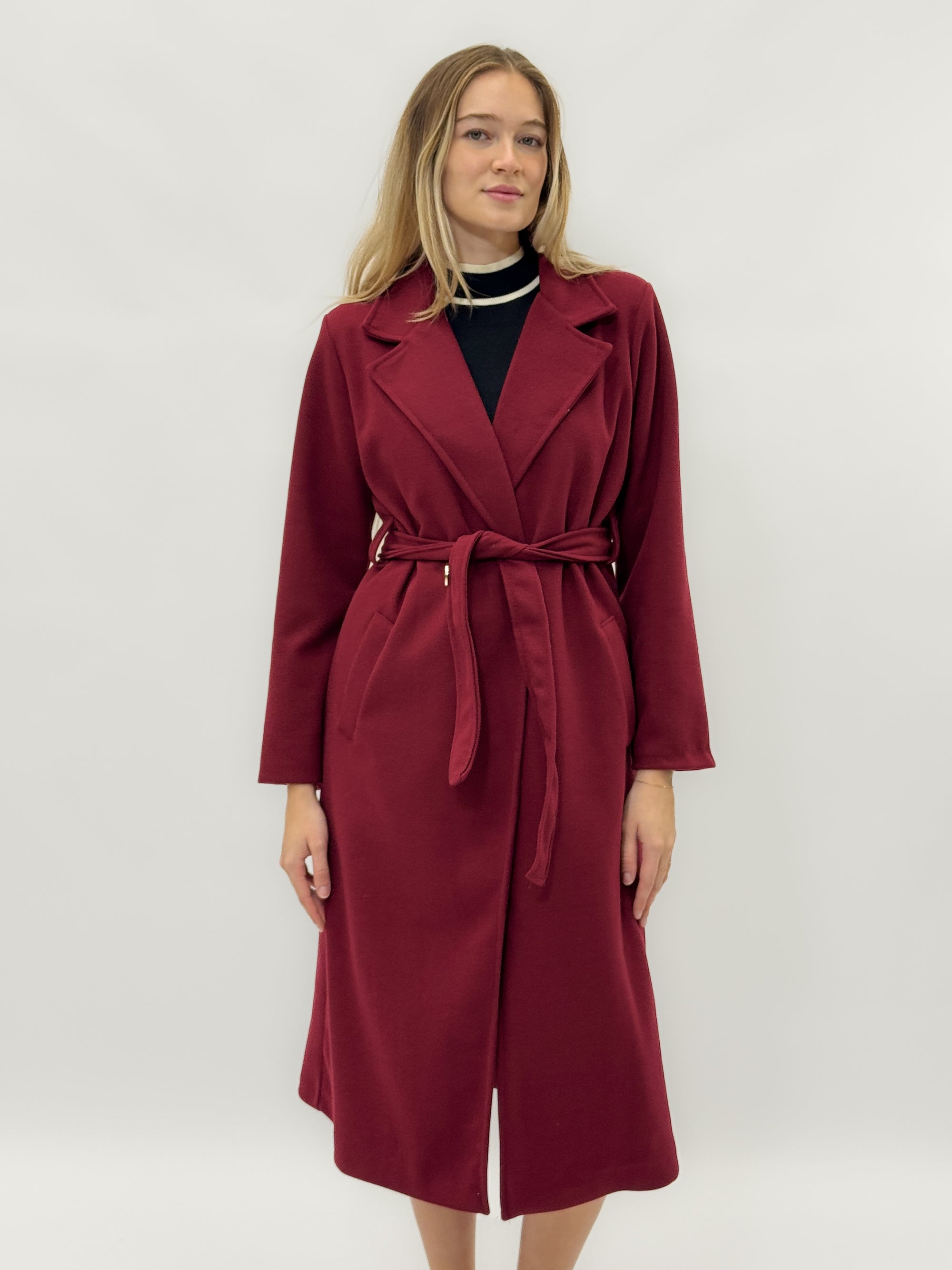 Cappotto lungo con cintura e dettagli dorati - Eleganza e calore