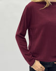 Maglia con bordi a contrasto – Lana e cashmere per un comfort raffinato