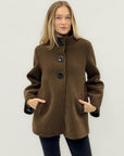 Cappotto in velluto a coste con maxi bottoni – Eleganza e comfort