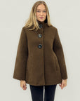 Cappotto in velluto a coste con maxi bottoni – Eleganza e comfort