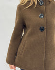 Cappotto in velluto a coste con maxi bottoni – Eleganza e comfort