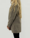Cappotto corto in bouclé – Stile minimal e comfort