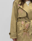 Trench premium con ricami fiori