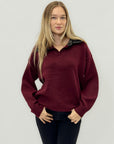 Maglione bordeaux con colletto a contrasto – Morbido e casual chic