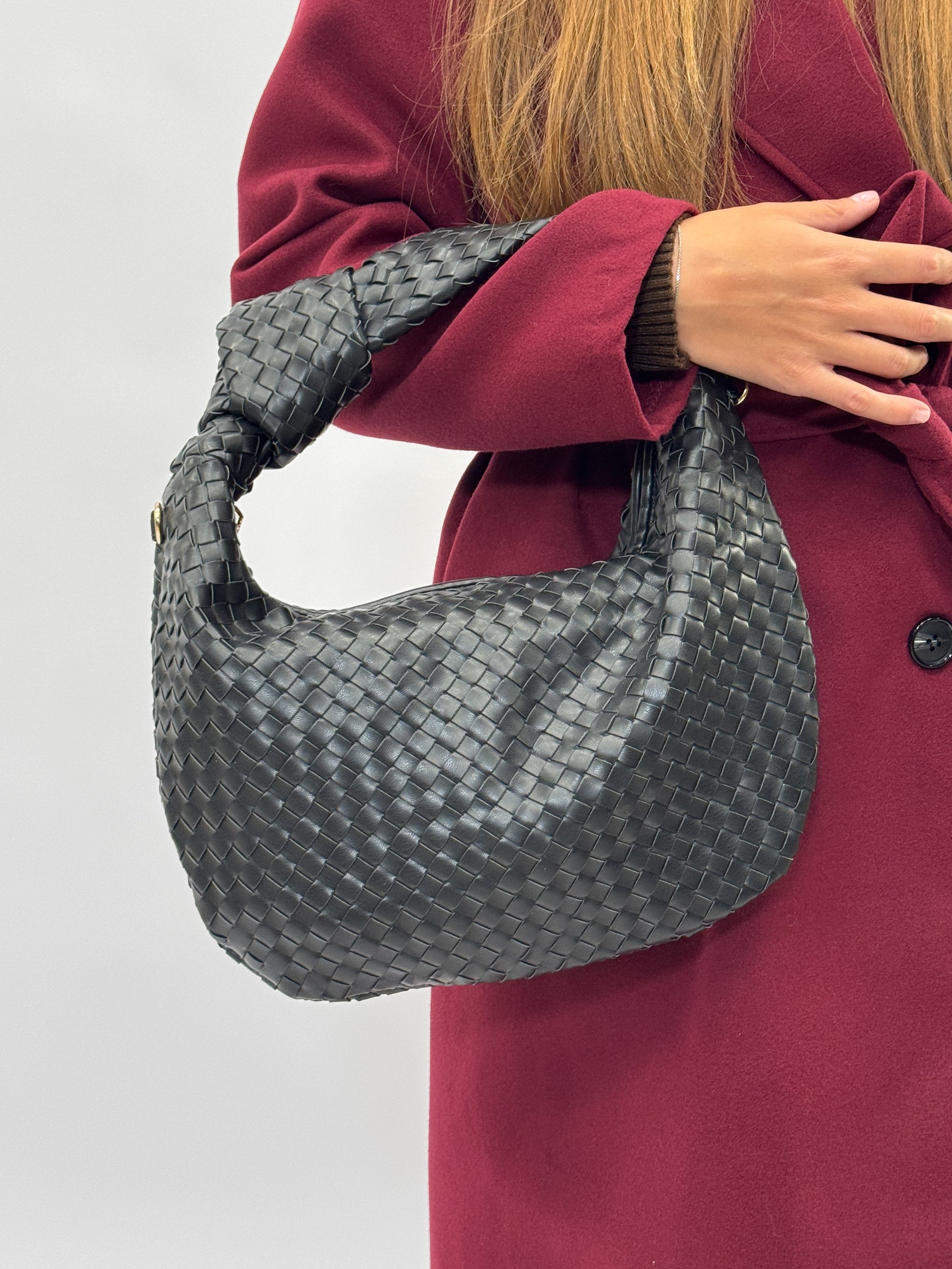 Borsa intrecciata in ecopelle – Stile e praticità