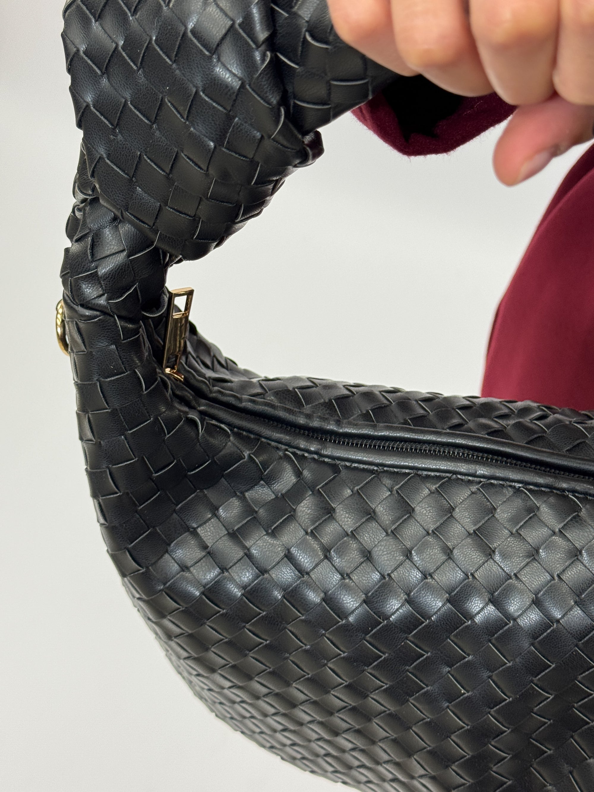Borsa intrecciata in ecopelle – Stile e praticità