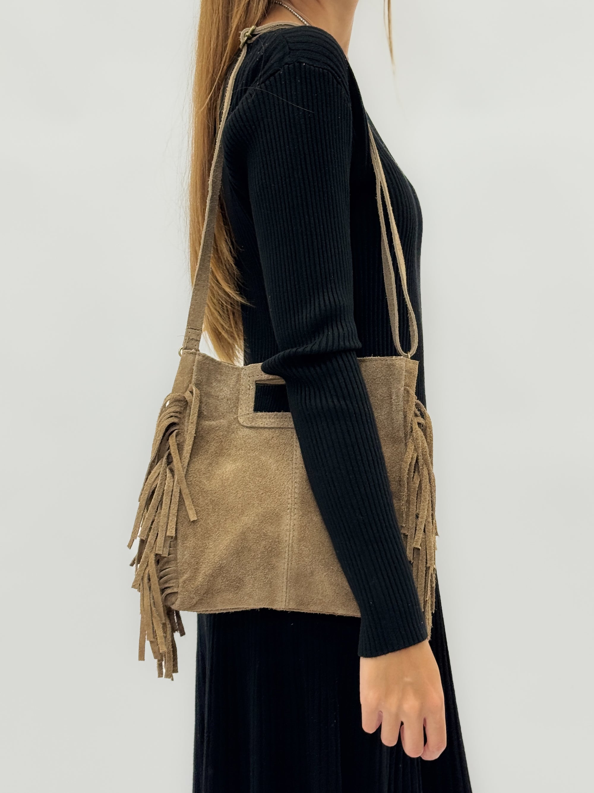 Borsa in vera pelle scamosciata con frange – Made in Italy