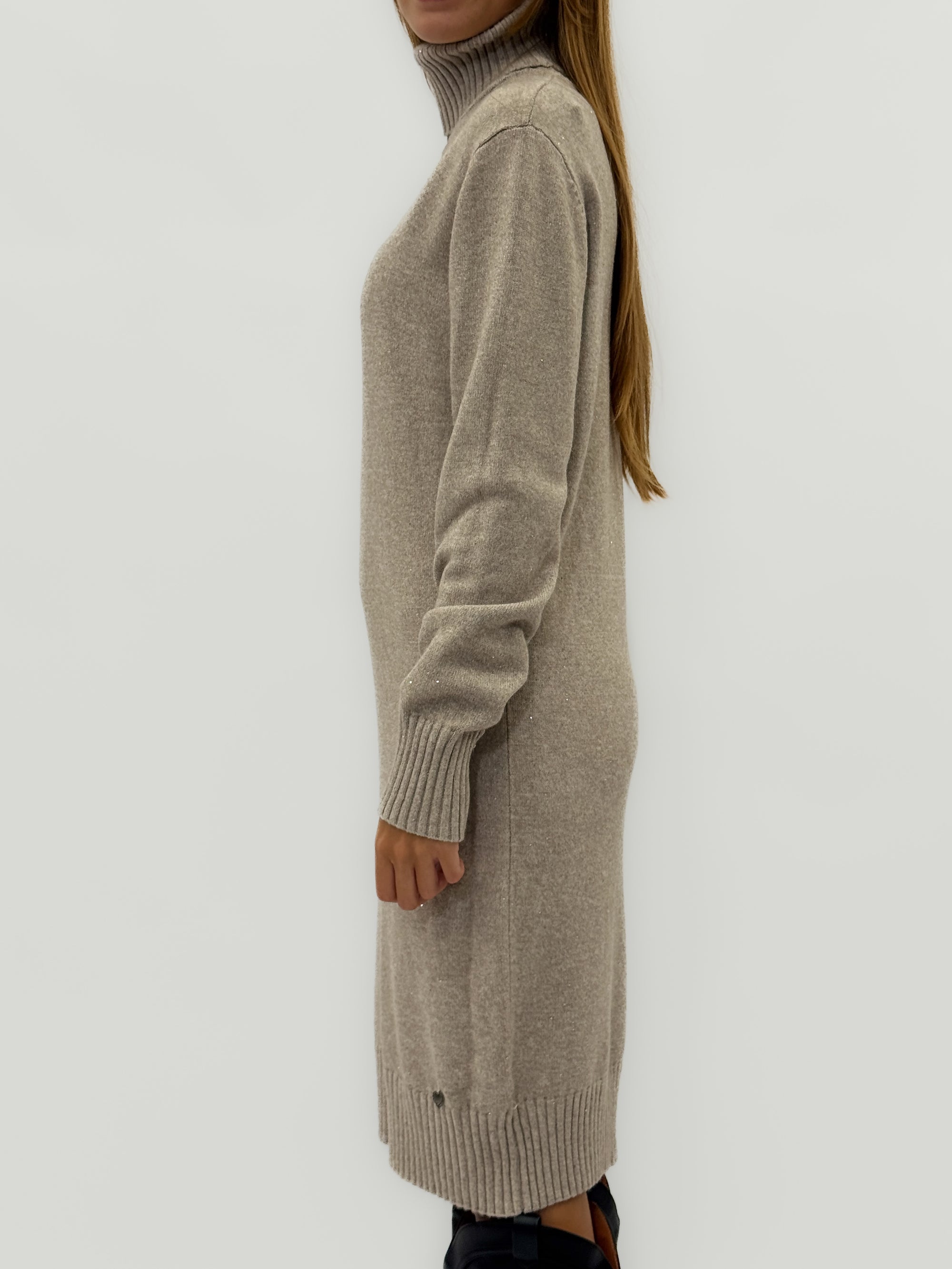 Abito in maglia con collo alto e filo lurex – Caldo, elegante e brillante