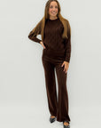 Completo maglia treccia e pantalone – Stile e comfort invernale