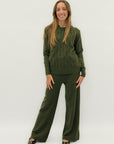 Completo maglia treccia e pantalone – Stile e comfort invernale