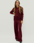 Completo maglia treccia e pantalone – Stile e comfort invernale