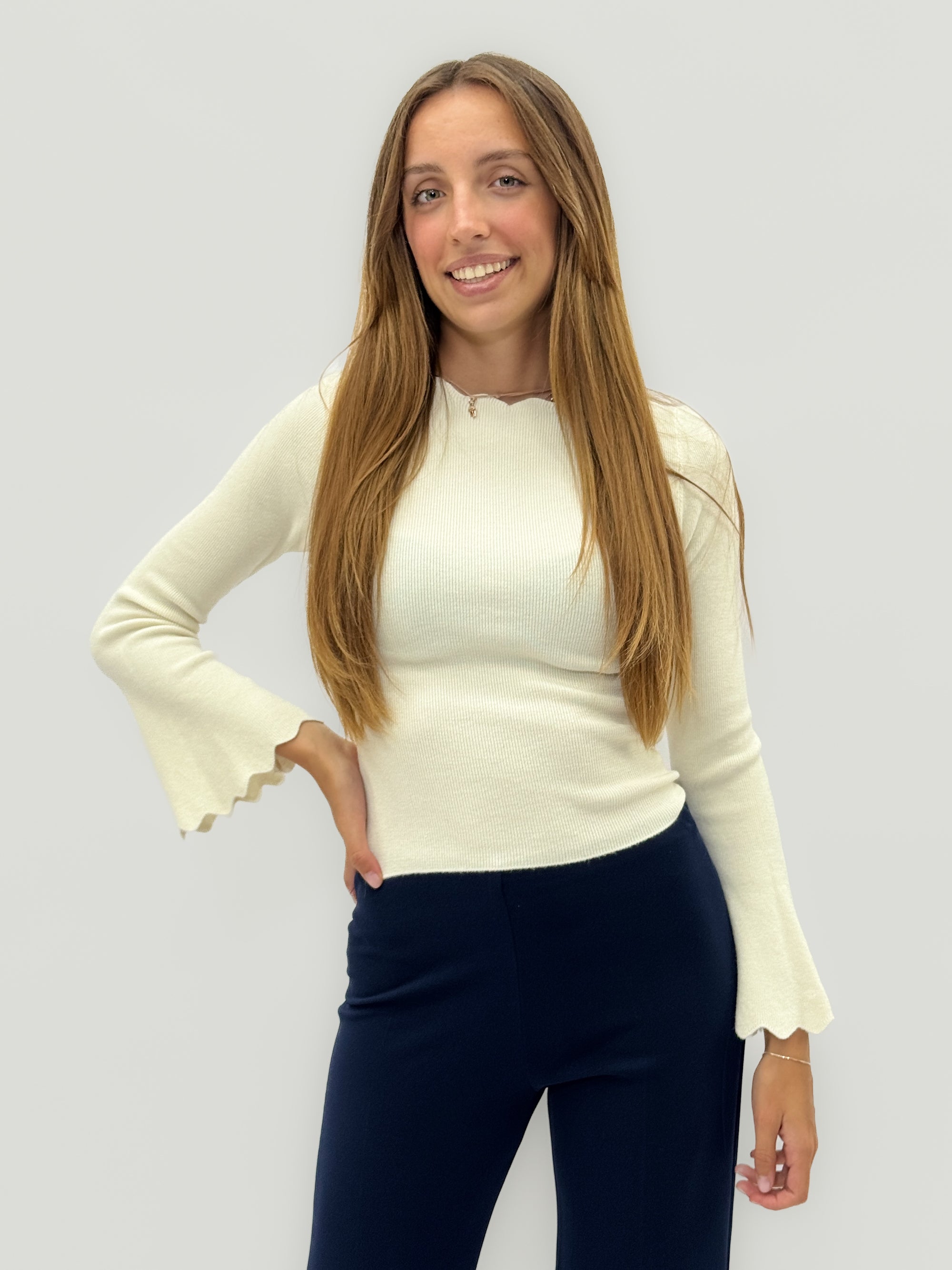 Maglia svasata con maniche a campana – Femminile ed elegante
