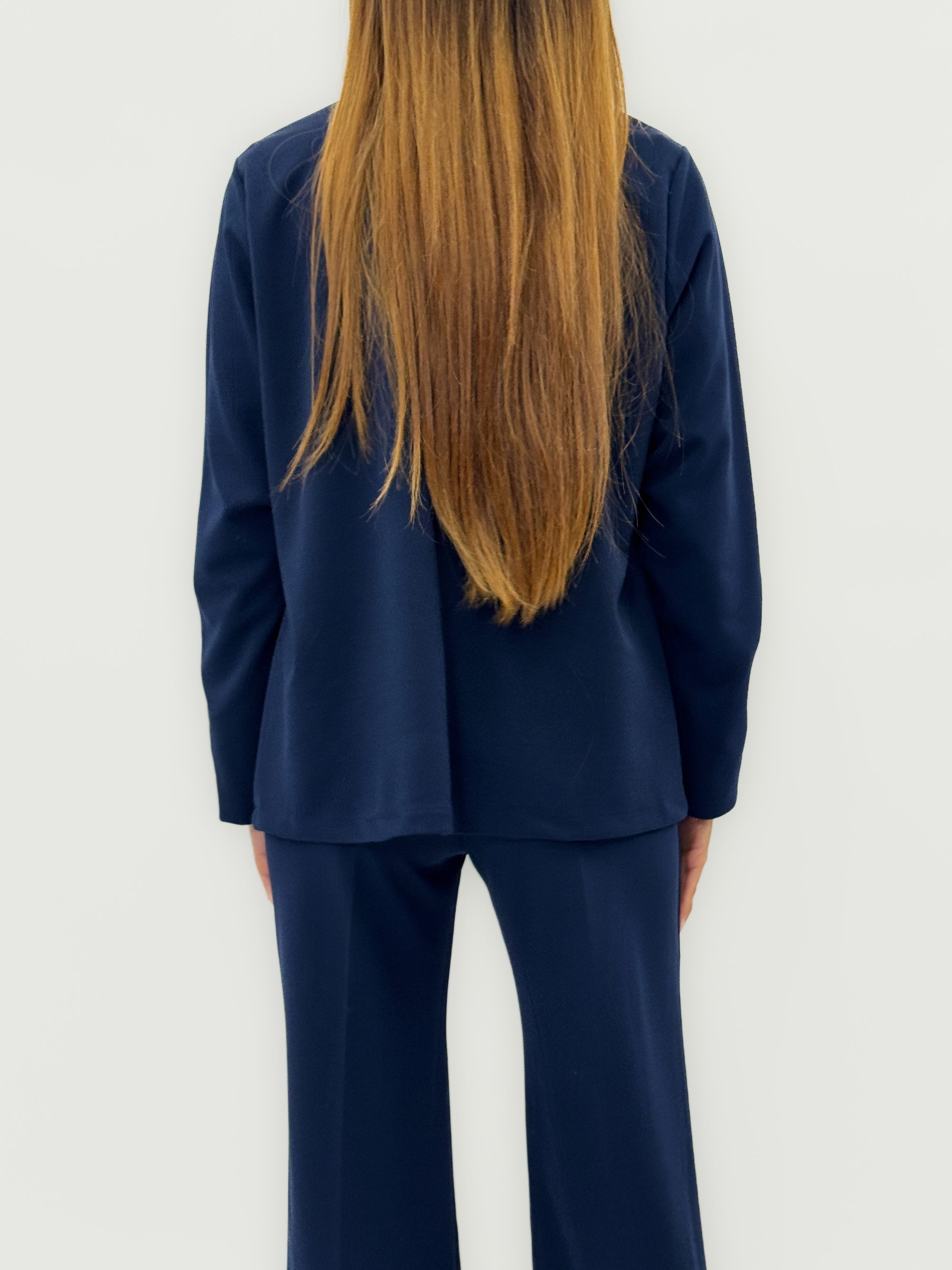 Giacca blu senza bottoni – Eleganza minimal e comfort assoluto