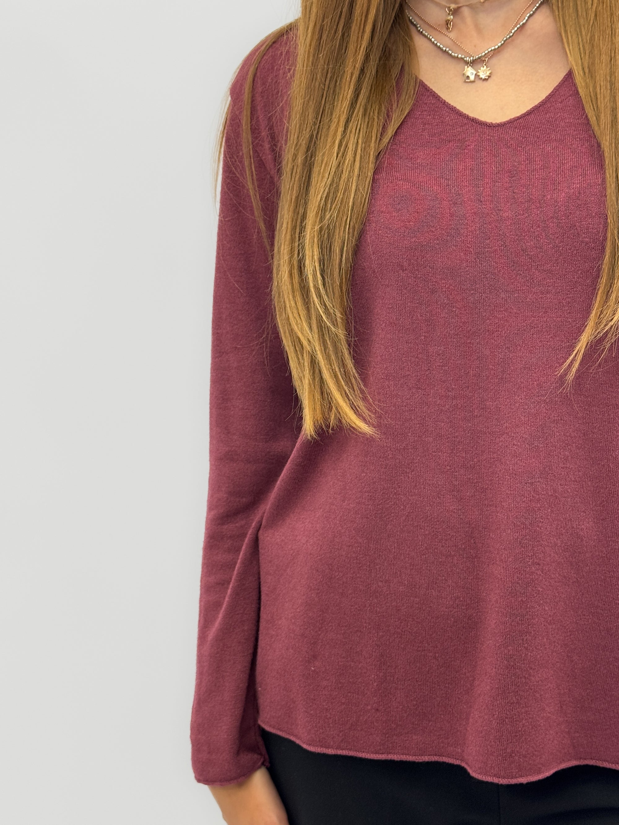 Maglia scollo V in misto lana e cotone – Morbida e calda