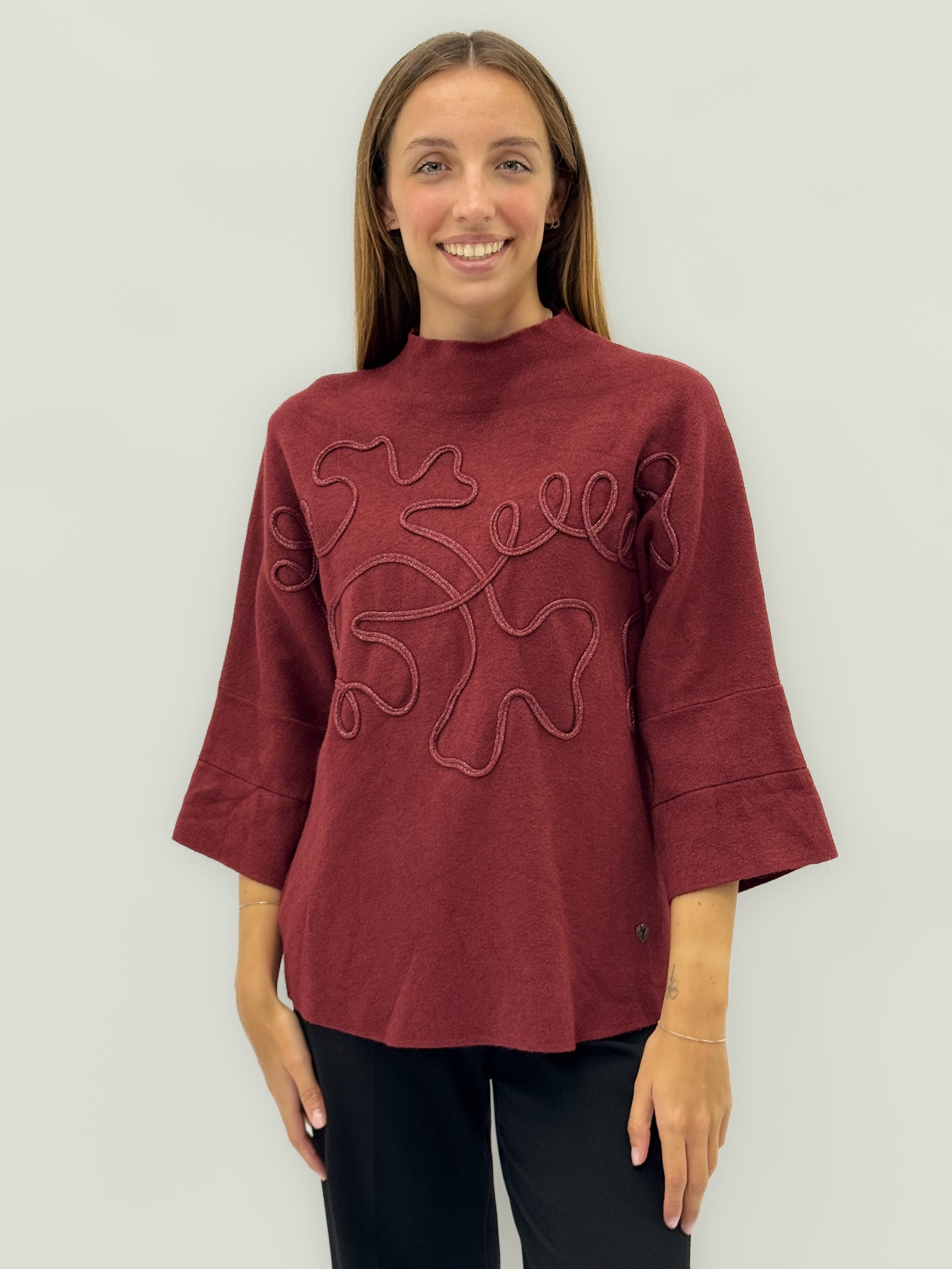 Maglia con ricamo in rilievo – Stile unico e sofisticato