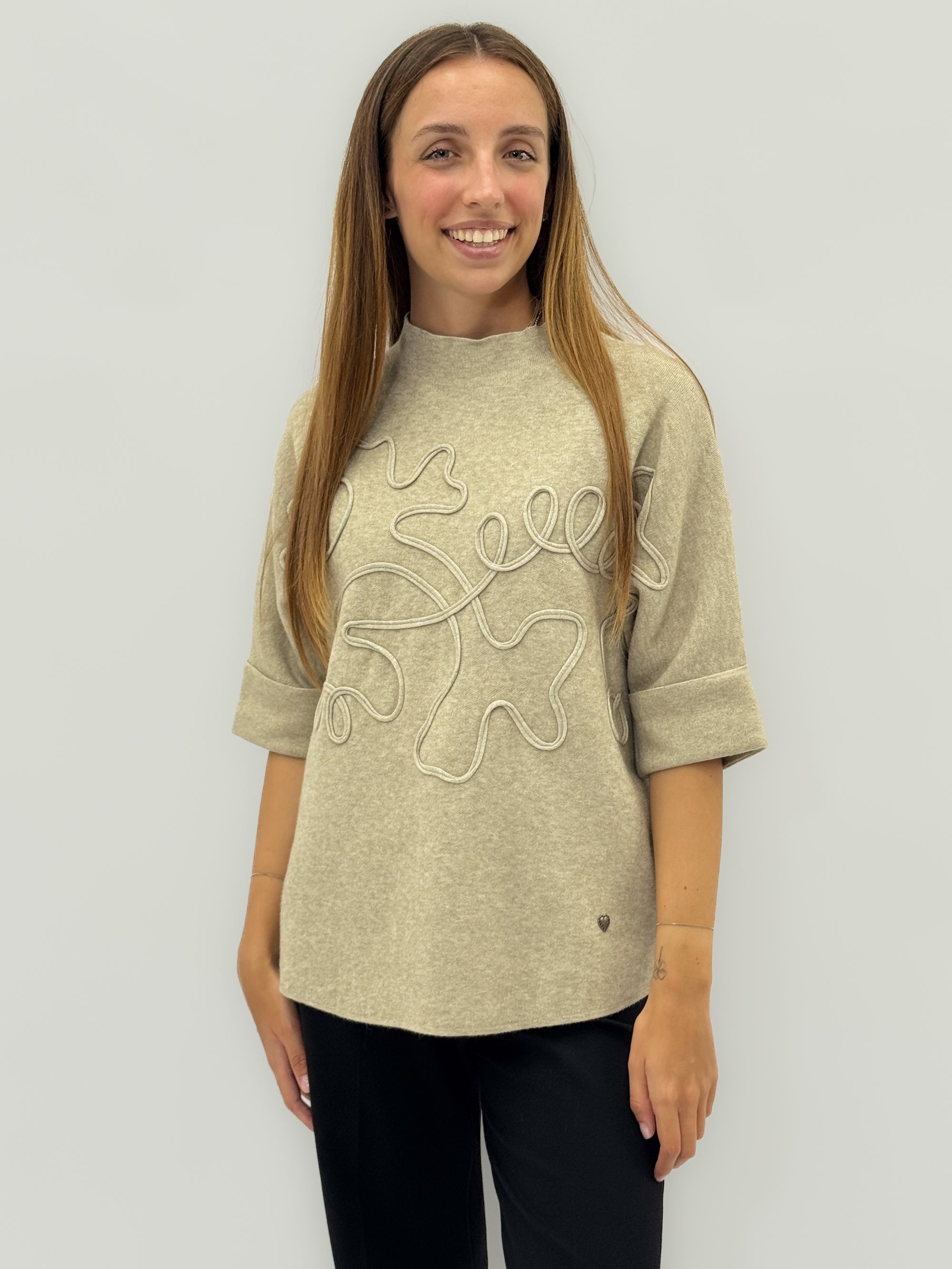 Maglia con ricamo in rilievo – Stile unico e sofisticato