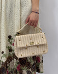 Borsa con borchie in paglia