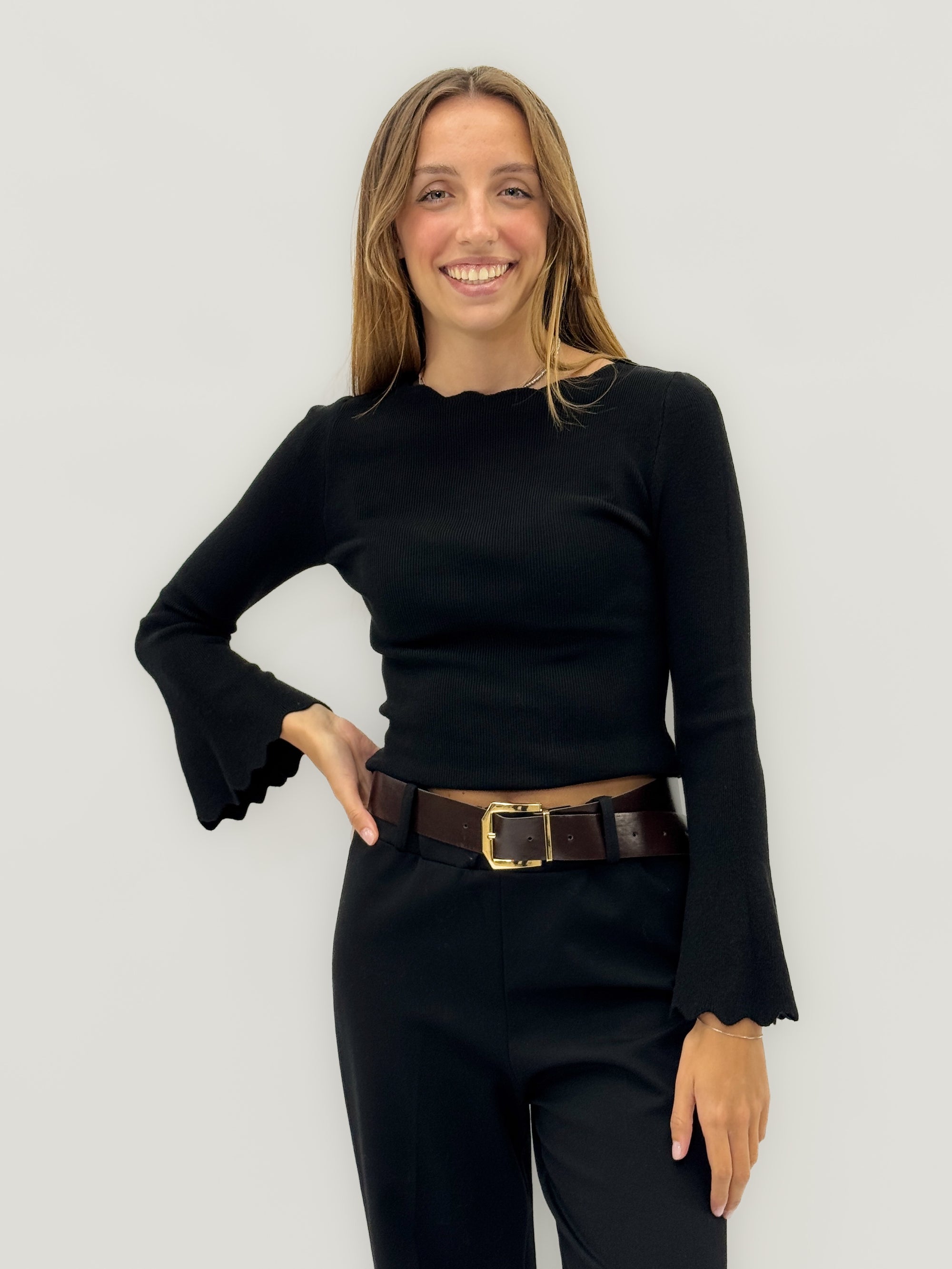 Maglia svasata con maniche a campana – Femminile ed elegante