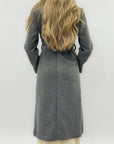 Cappotto lungo con cintura e dettagli dorati - Eleganza e calore