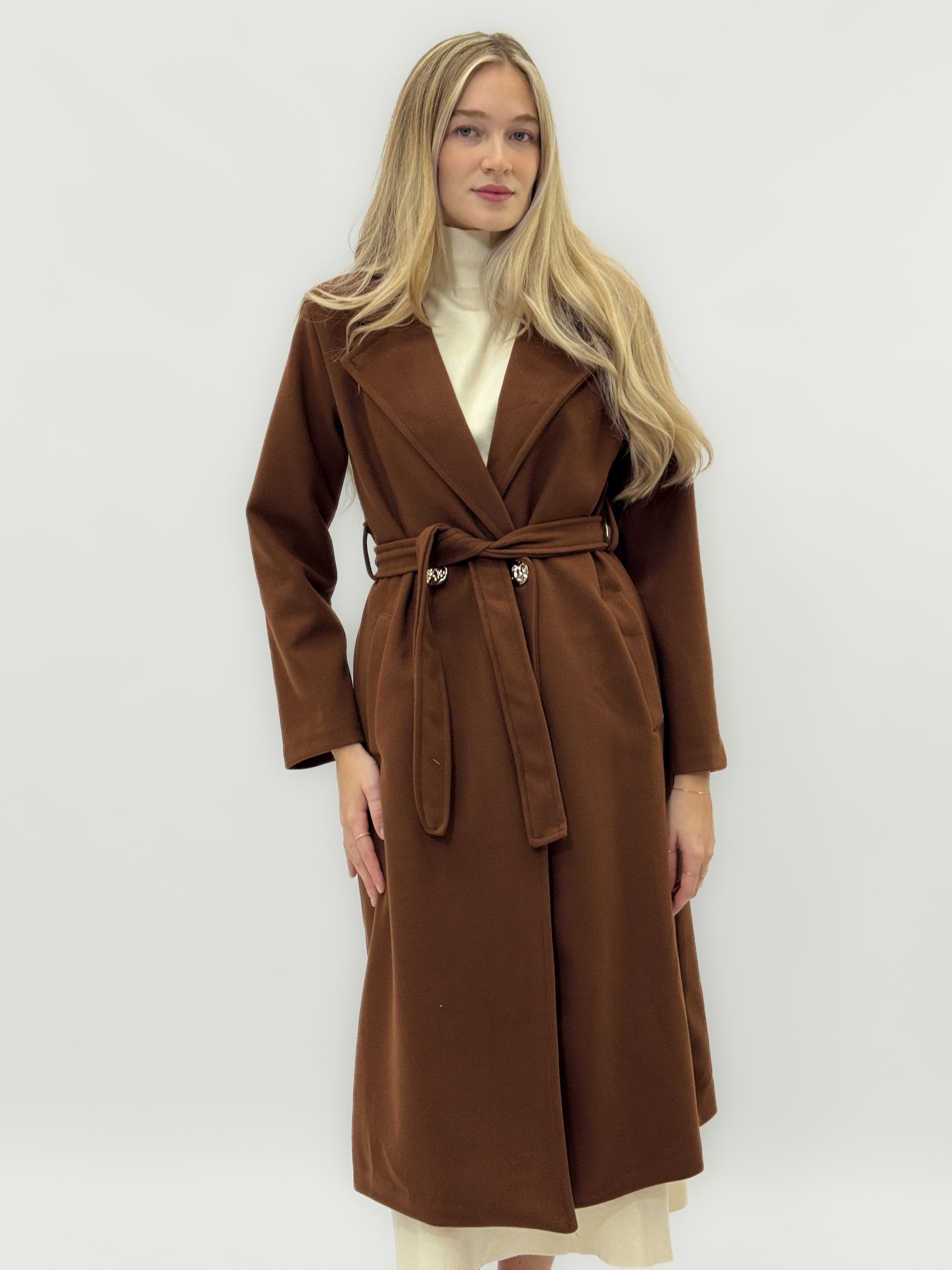 Cappotto lungo con cintura e dettagli dorati - Eleganza e calore