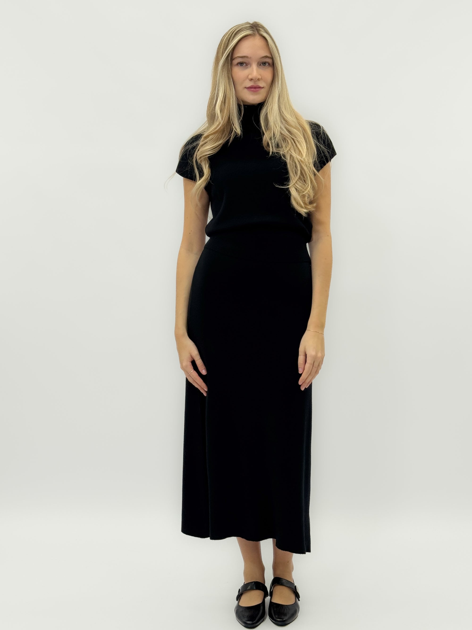 Completo in maglia con gonna lunga – Collo alto e linea svasata