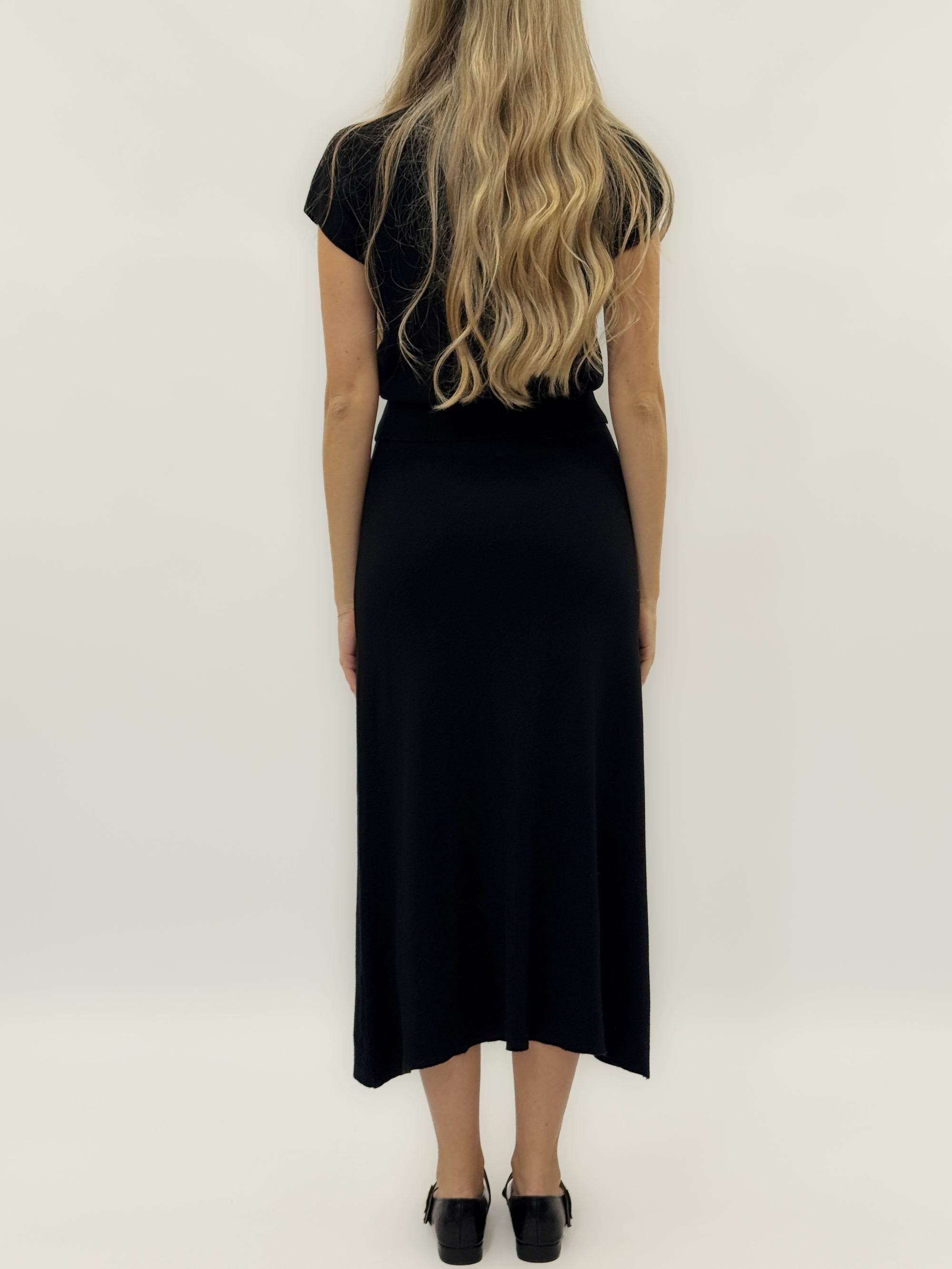 Completo in maglia con gonna lunga – Collo alto e linea svasata