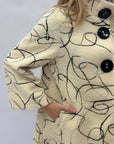 Cappotto fantasia con maxi bottoni – Stile elegante e ricercato
