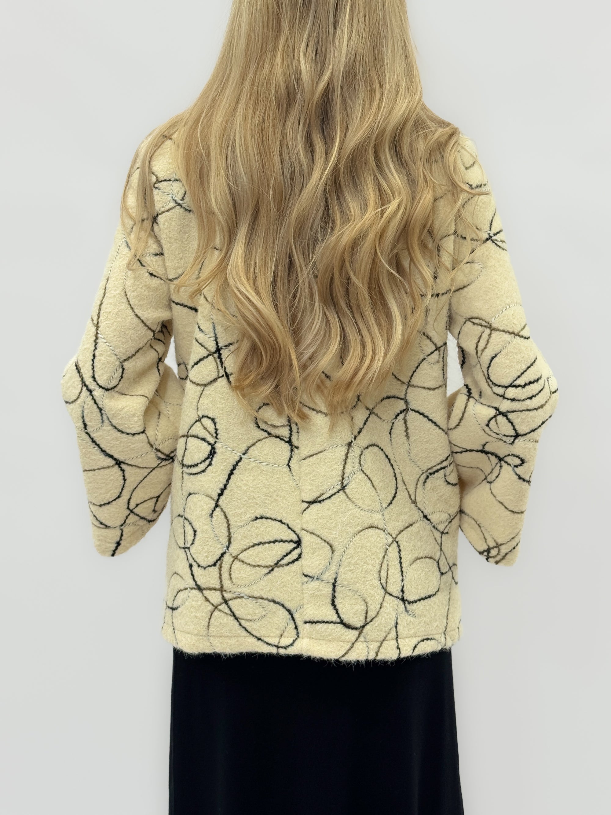 Cappotto fantasia con maxi bottoni – Stile elegante e ricercato