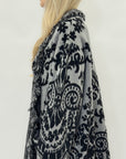 Cappotto jacquard con frange – Stile boho chic e calore avvolgente